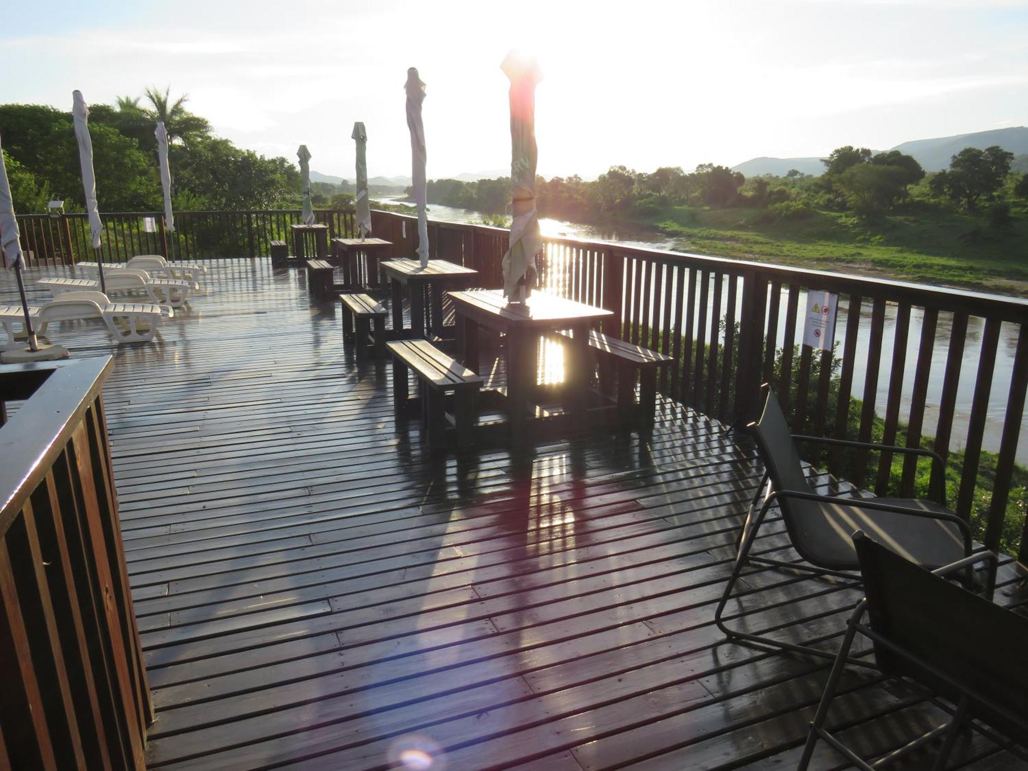 Riverview Inn Малалане Экстерьер фото